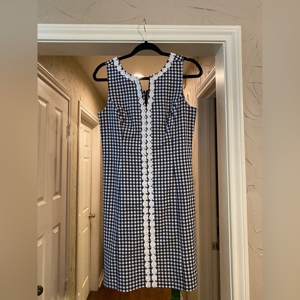 Crown and Ivy shift dress size 4